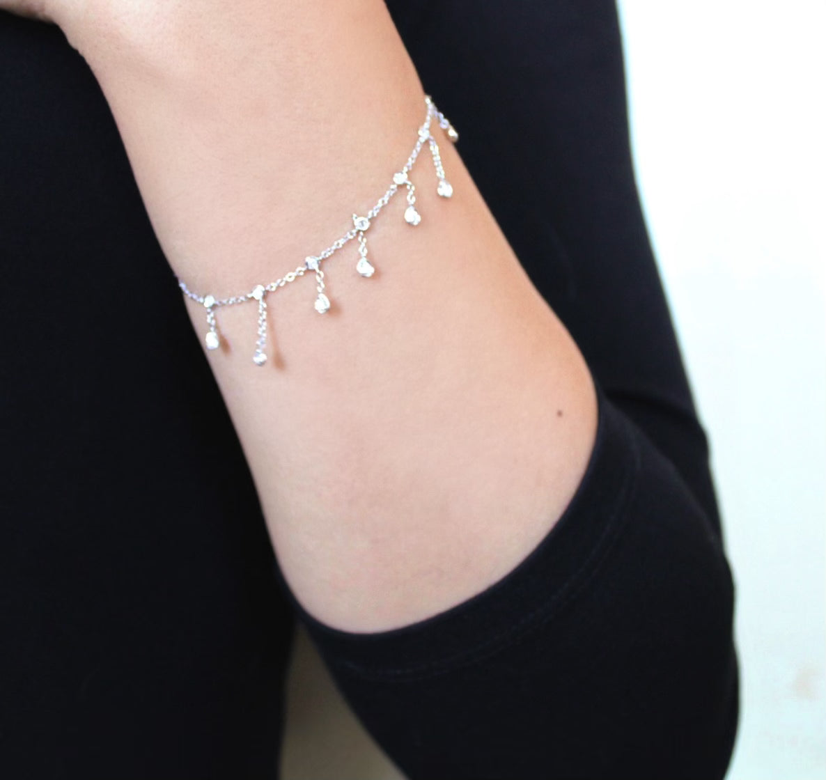 7-diamonds-pendant-chain-bracelet.jpg