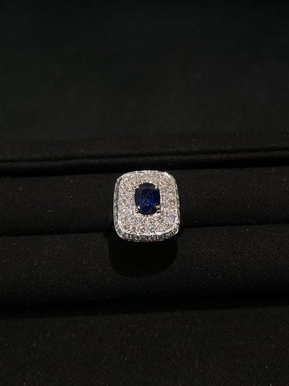 Ring aus 18-karätigem Weißgold mit blauem Saphir